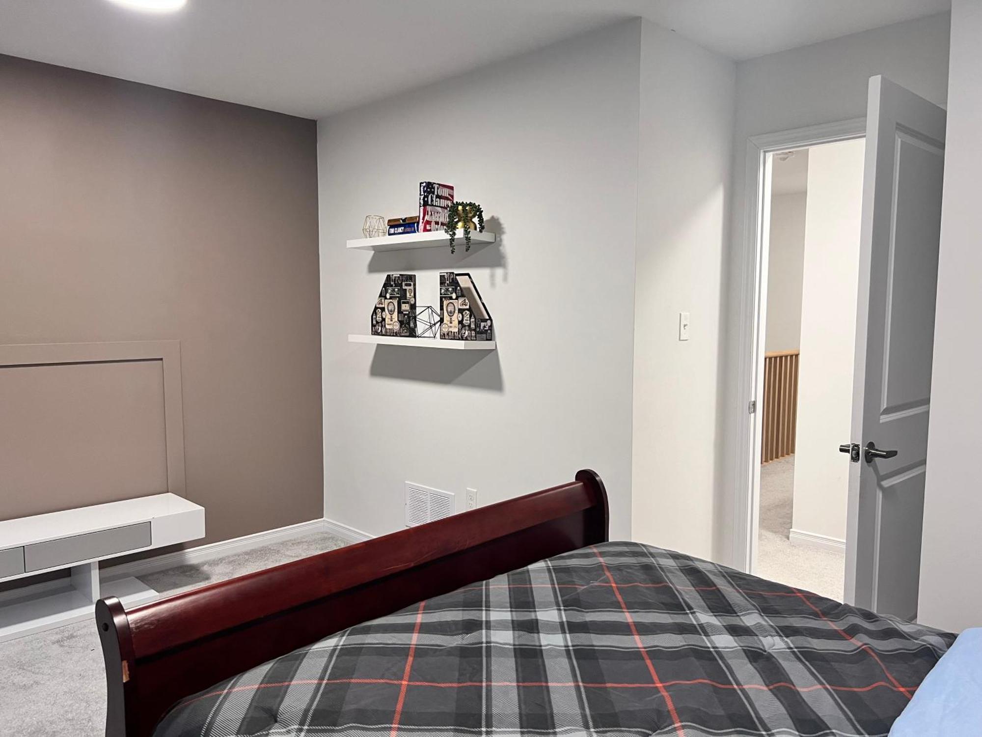 Spacious 4-Bedroom Home, Comfortably Sleeps 10 Barrie Exterior photo