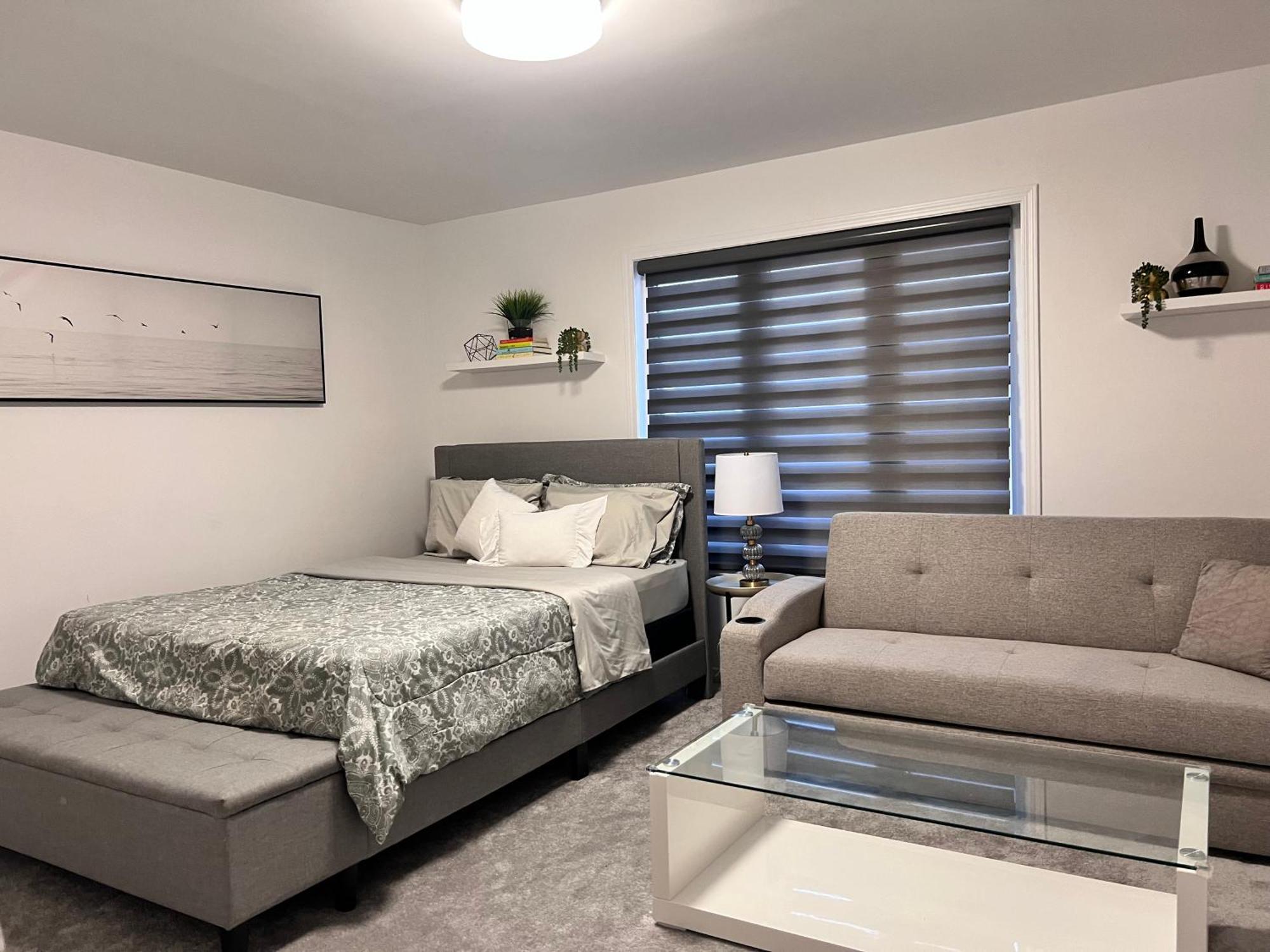 Spacious 4-Bedroom Home, Comfortably Sleeps 10 Barrie Exterior photo